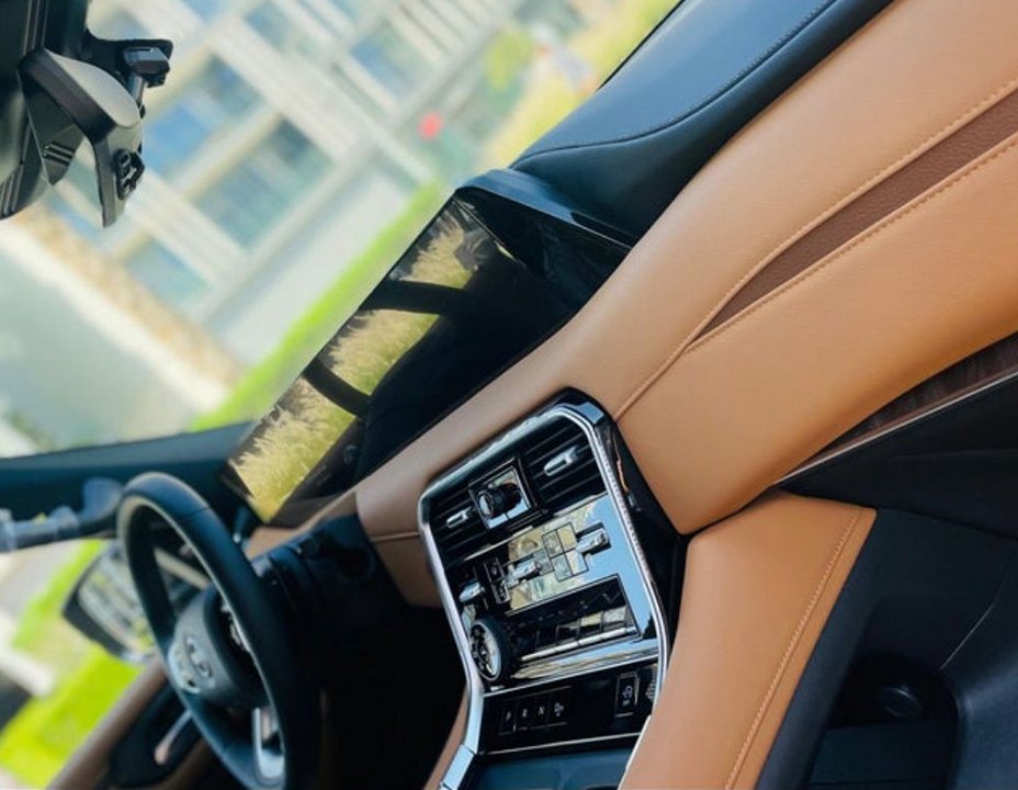 Nissan petrol titanium